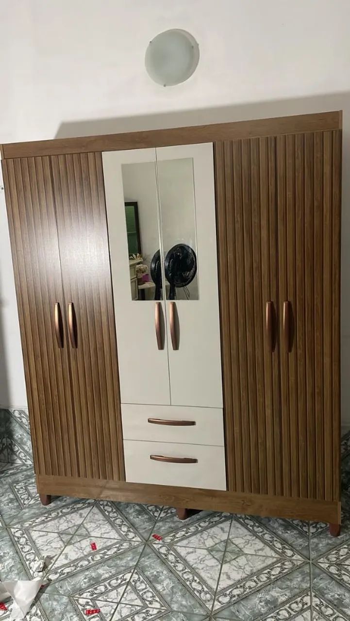 Guarda-Roupa 6 Portas com Espelho