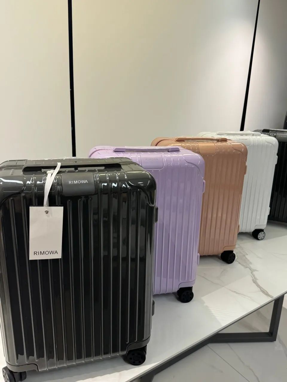Malas Rimowa em diversos tamanhos e cores