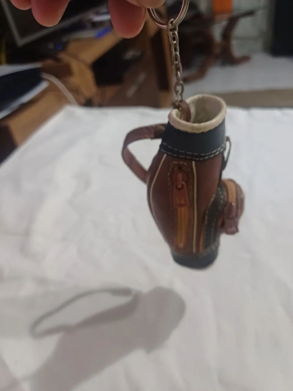 Chaveiro Miniatura de bolsa de golfe em couro - Foto 5