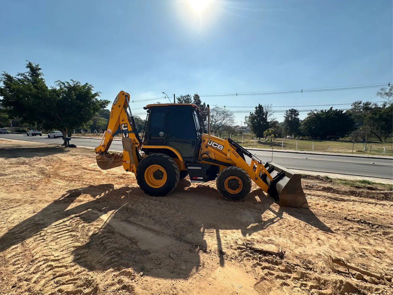 Retroescavadeira JCB 3CX 2023 4X4 