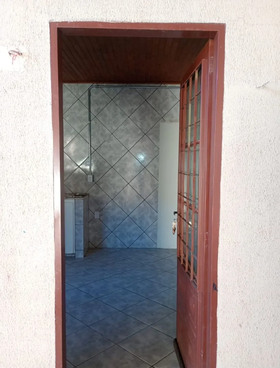 Aluga-se Kitnet . Valor 650,00