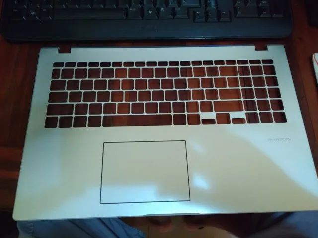 Base Superior notebook Asus E510