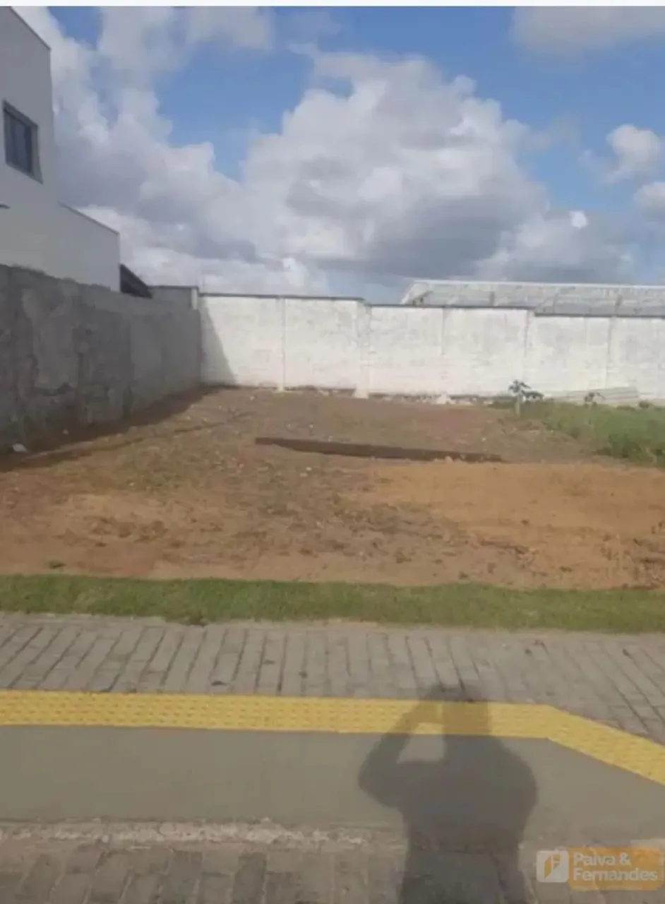 TERRENO A VENDA NO CONDOMÍNIO EXCLUSIVE PRÓXIMO AO QUEIROZ ATACADO