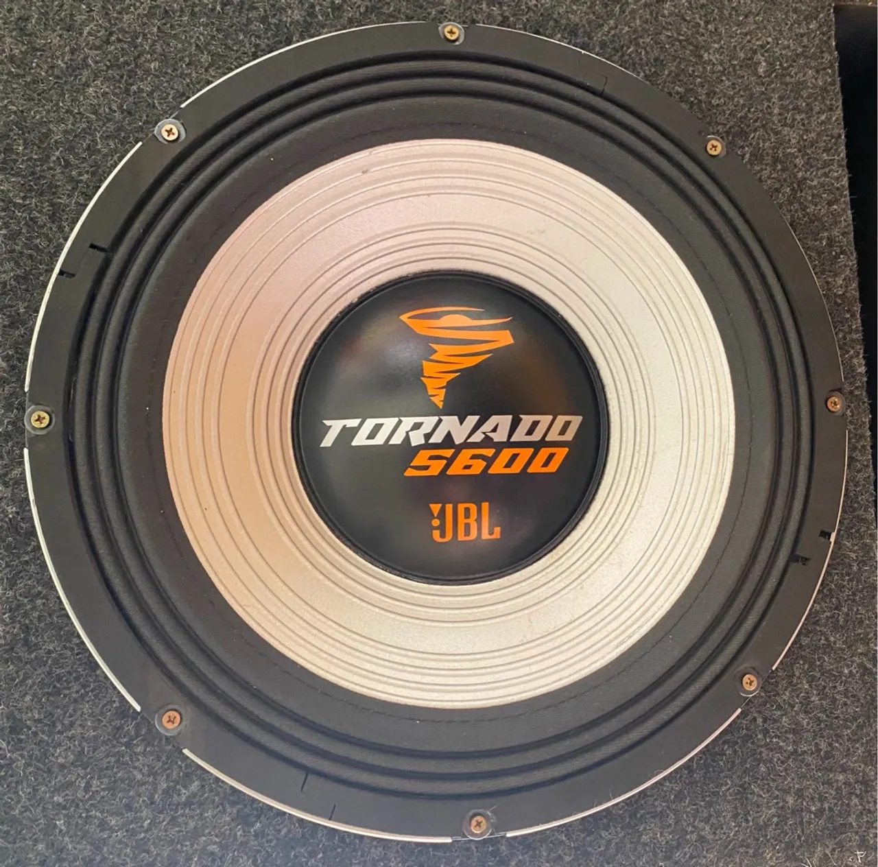 Tornado 5600 - 15 polegadas