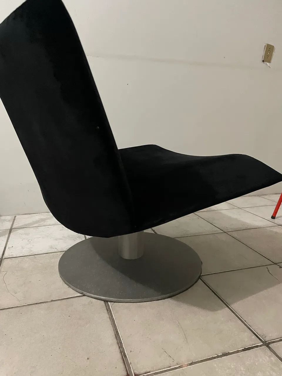 Poltrona estofada giratória  - Foto 3