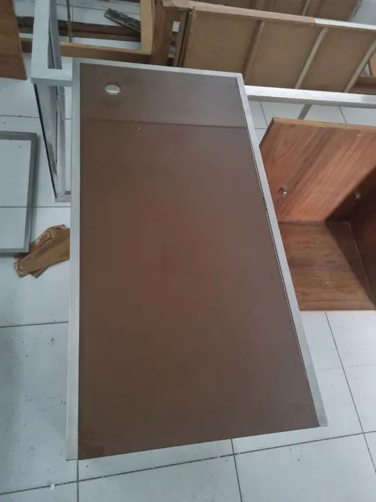 Mesa de Escritório Moderna com Tampo de Vidro - Foto 3