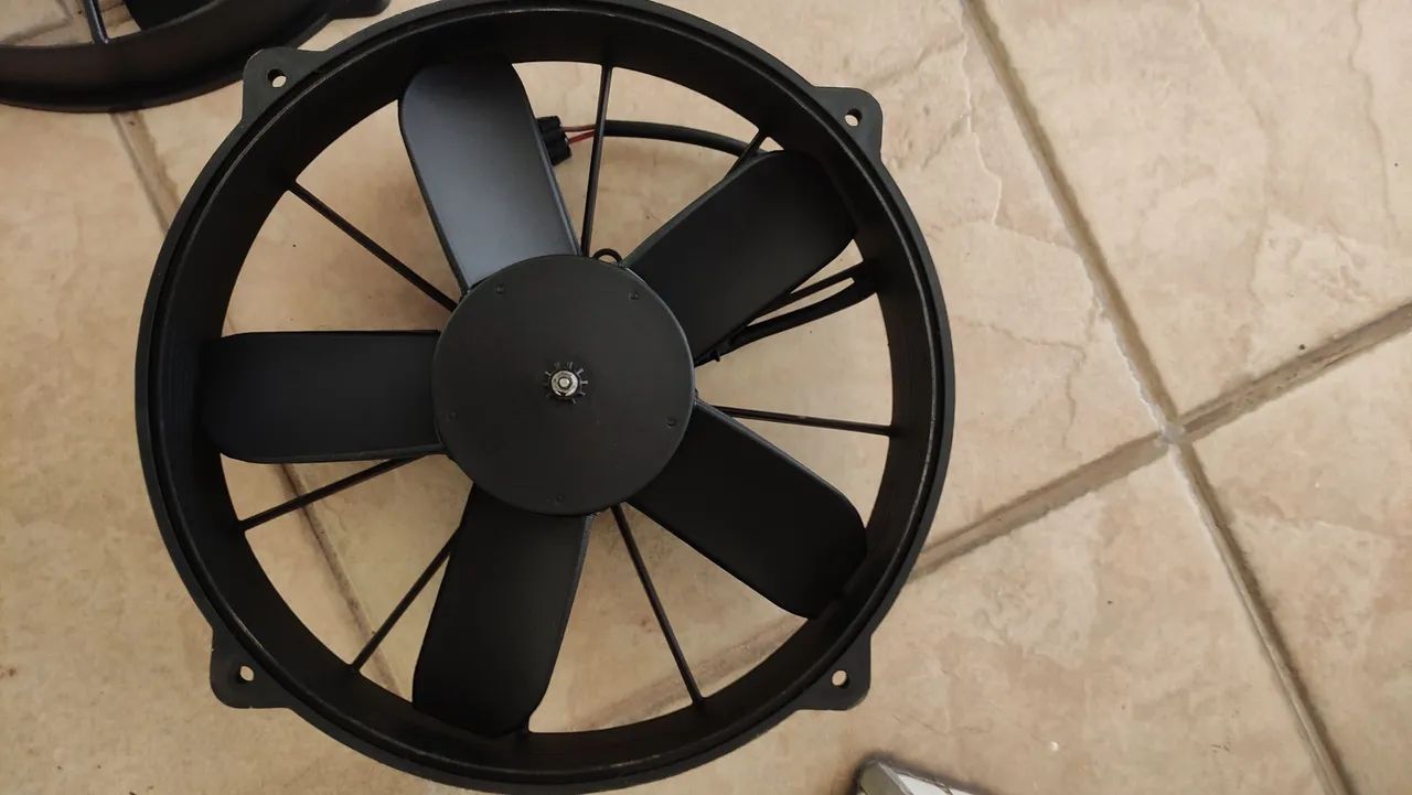 Motor condensador ar condicionado valeo 24v  - Foto 2