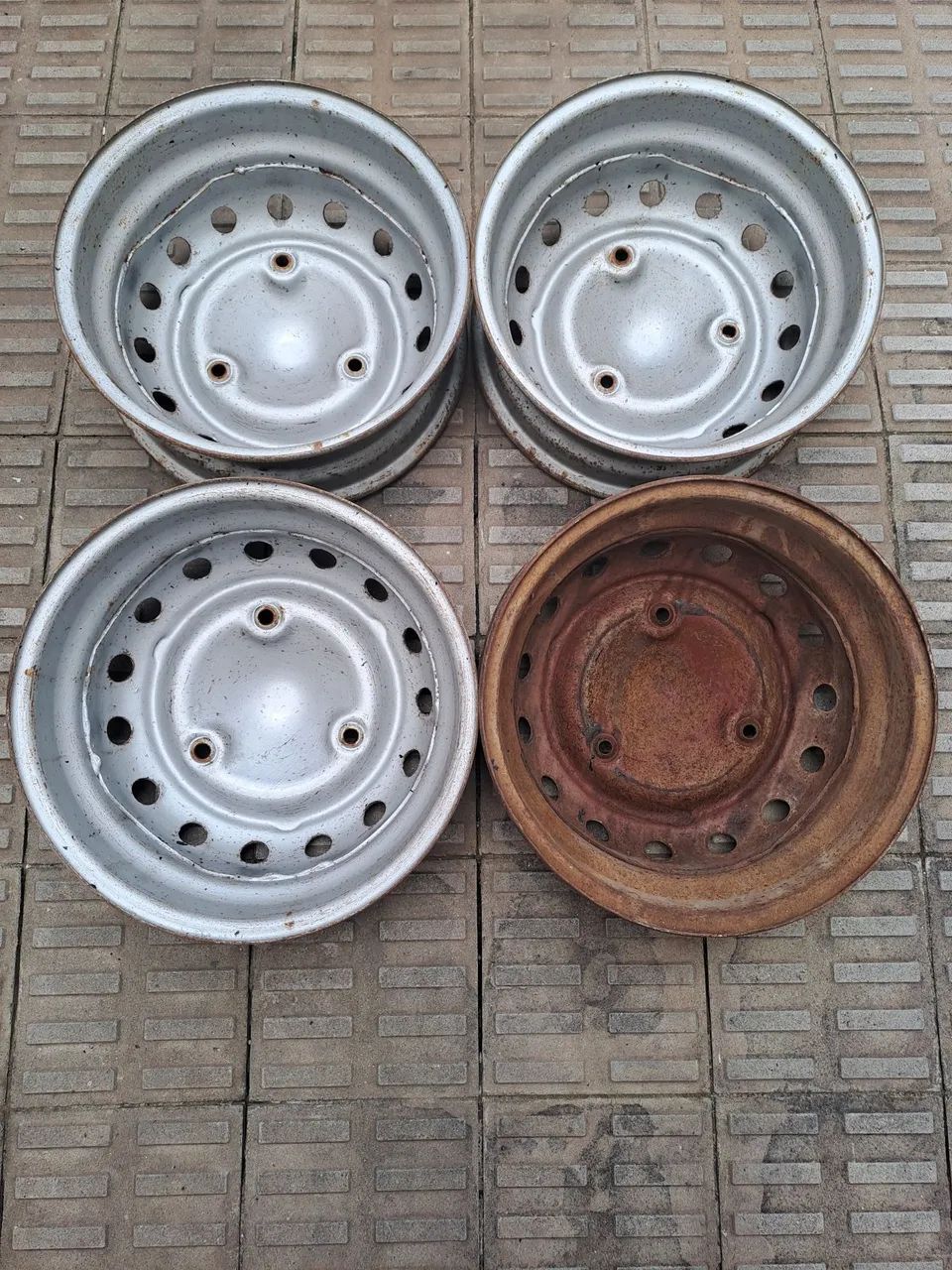 Roda corcel 74 a 77 belina de Ferro 13 polegadas - Foto 3