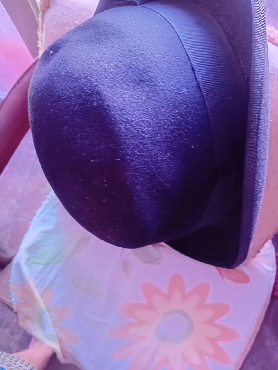 Chapeu preto de feltro com laço tamanho G - Foto 2
