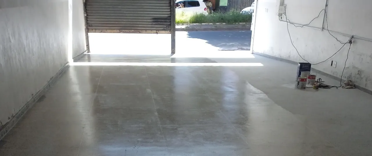 Piso de marmorite além de ser resistente e durável 