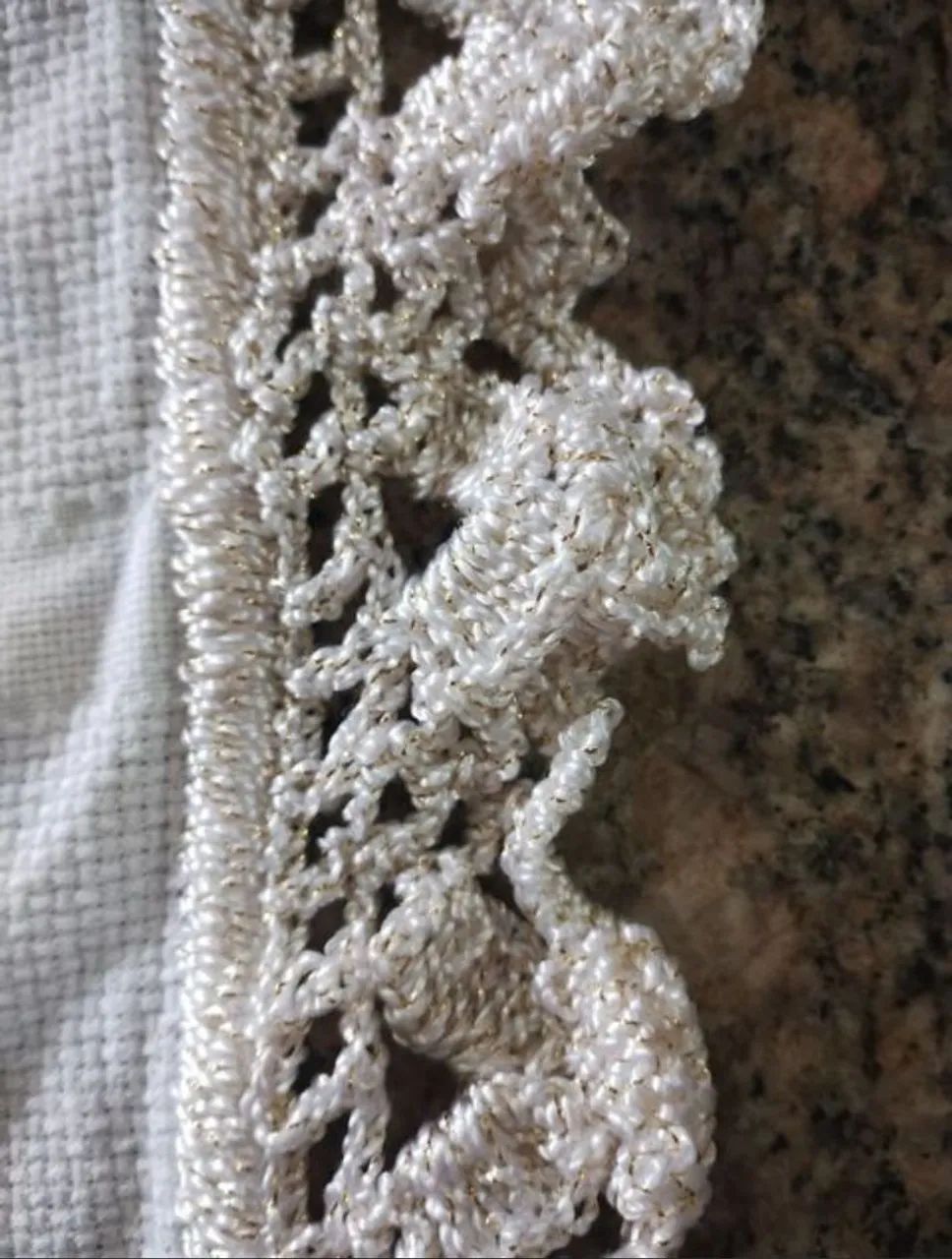 Toalha de mesa artesanal com detalhes - Foto 3