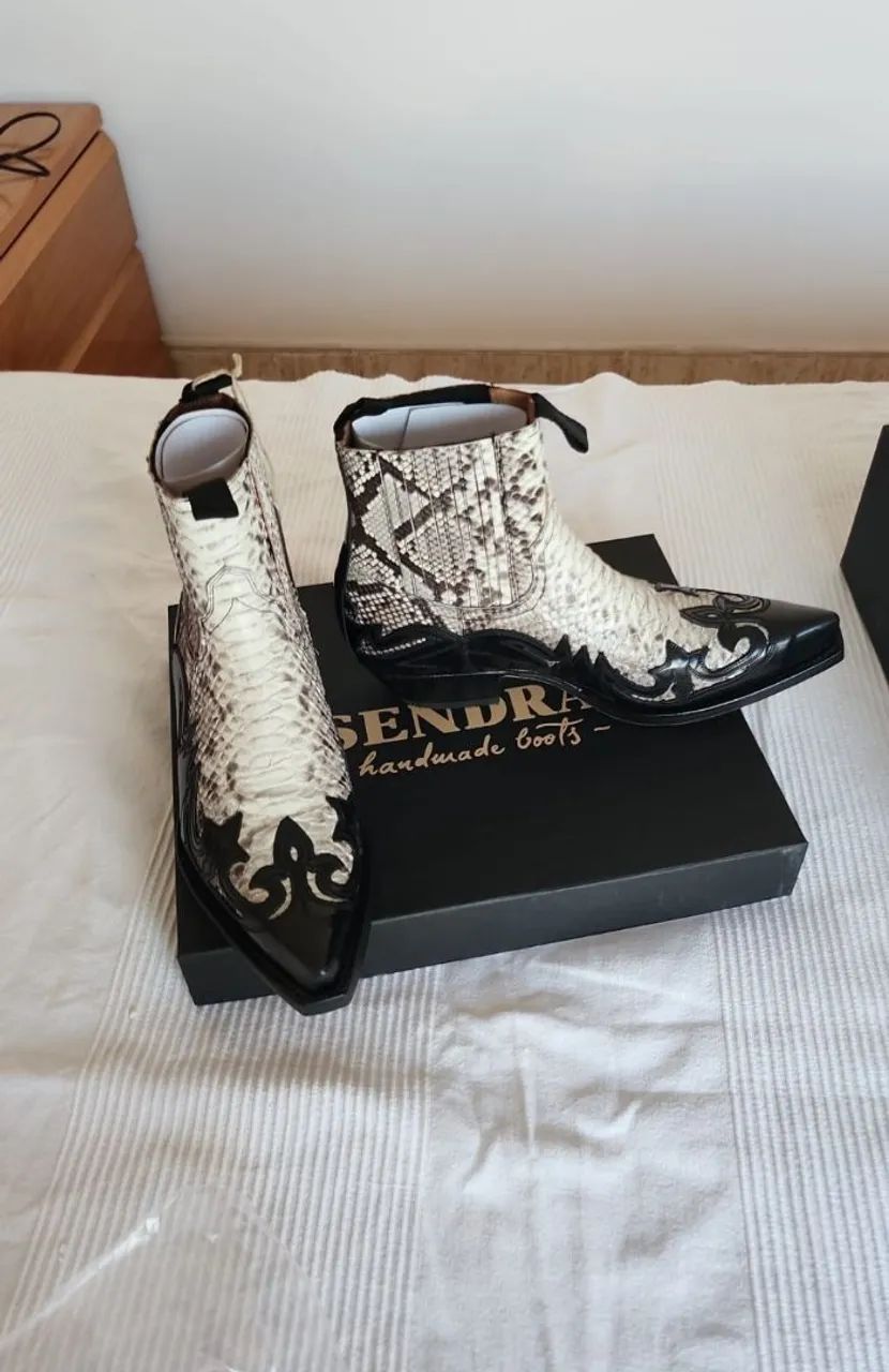 Botas de Couro Estilo Cobra - Elegância e Sofisticação - Foto 2
