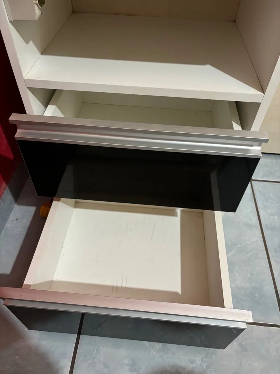 Cabeceira de cama com criados-mudos64962153416323122