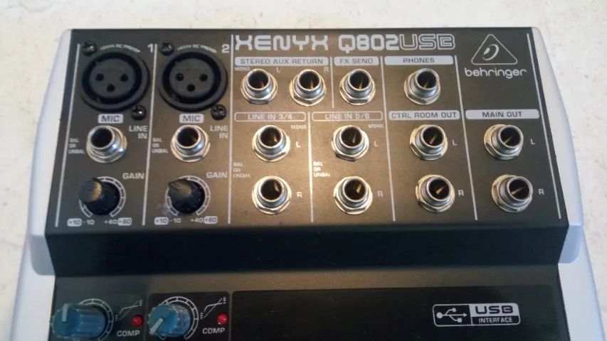 MESA BEHRINGER XENYX Q802USB - COMO NOVA - Instrumentos musicais