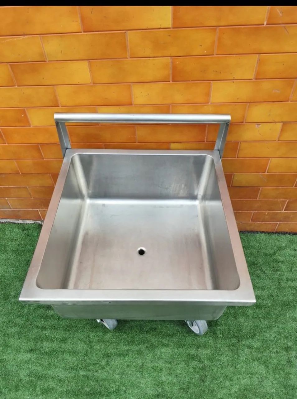 Carrinho/Tanque de Aço Inox com Rodas - Ideal para Comércio - Foto 4