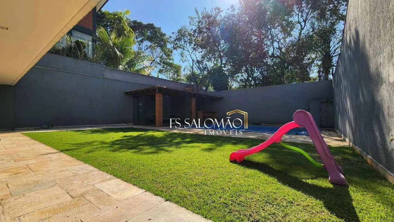 Linda casa com Jardim e piscina! - Foto 2