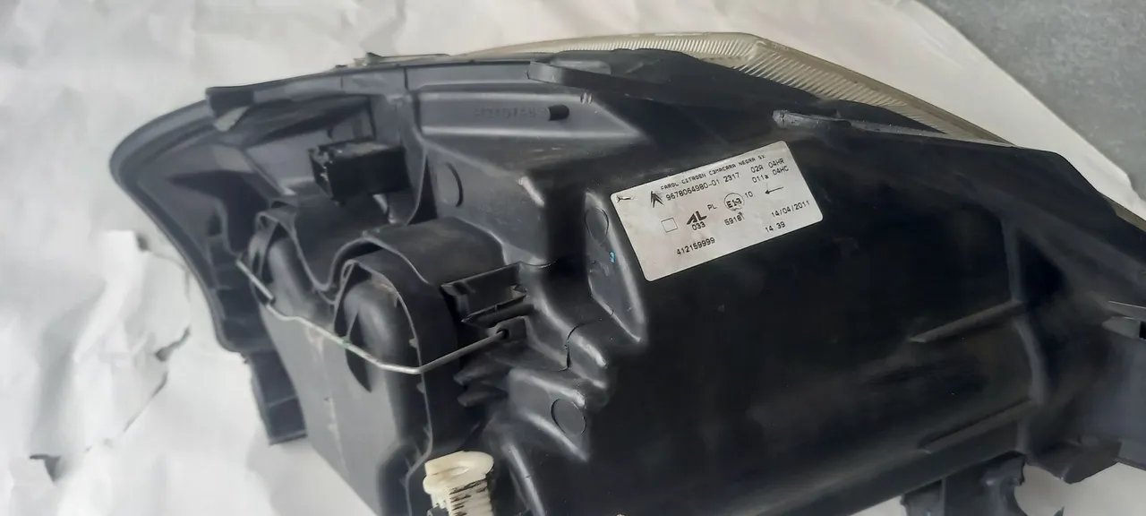 Farol Citroen C3 2011