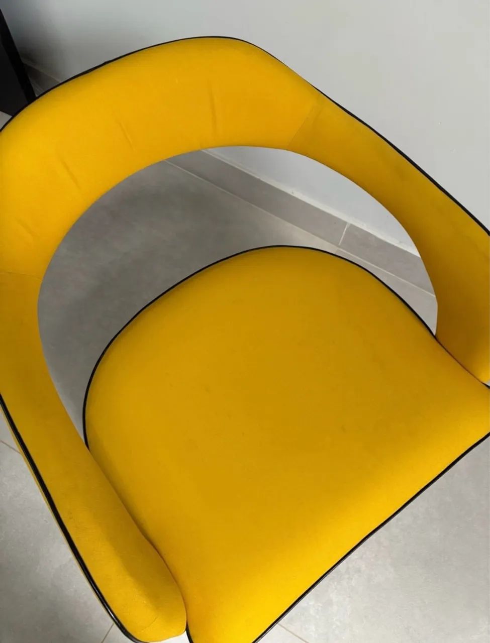Poltronas Amarelas - Design Clássico - Foto 3