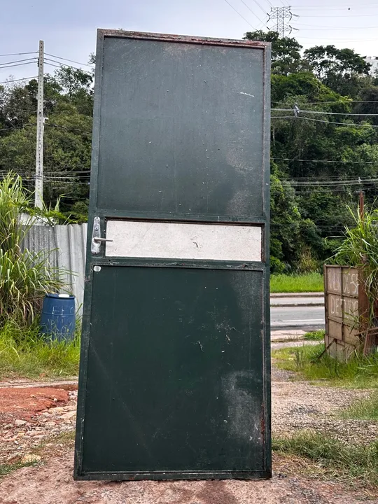 Portão de ferro social de excelente qualidade,Medidas disponíveis nas fotos acima