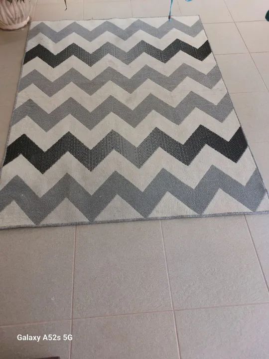 Tapete Chevron Cinza e Branco