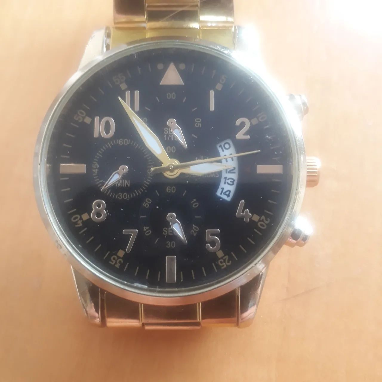 Relógio Masculino Casual Dourado, marca SHAARMS com ponteiros e