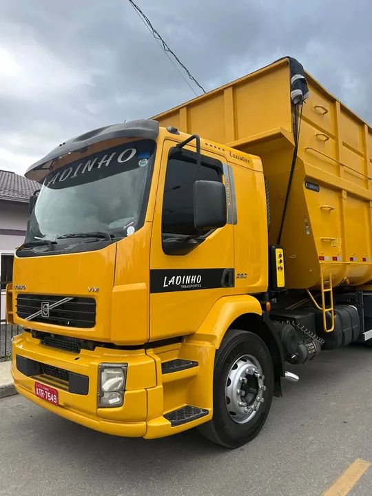 Caminhão Volvo 260 - Caçamba 2020 - Foto 2