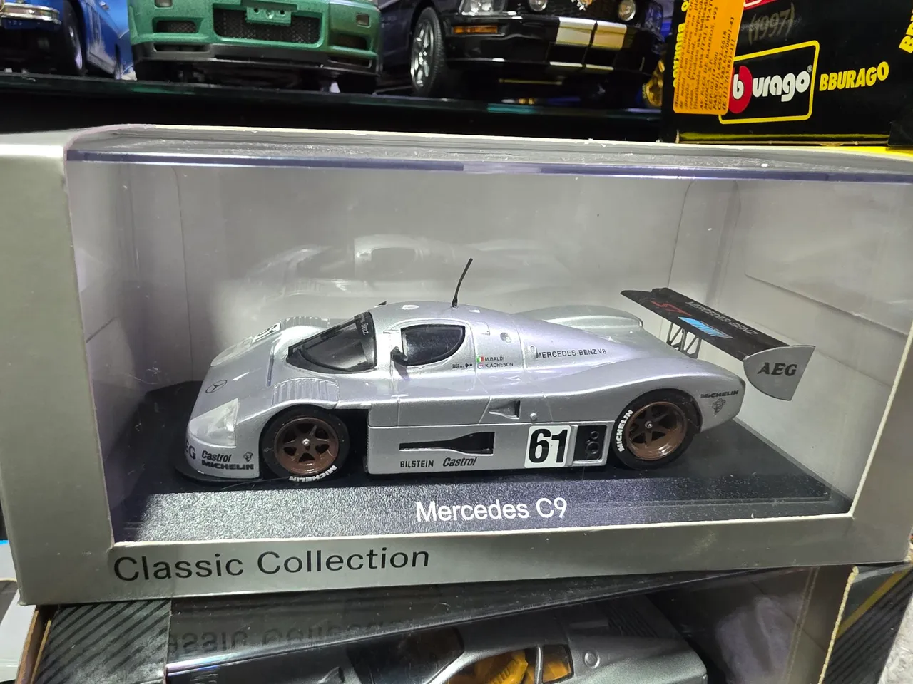 Miniatura 1:64 Sauber Mercedes C9 #63 campeã de Le mans 1989 ultra