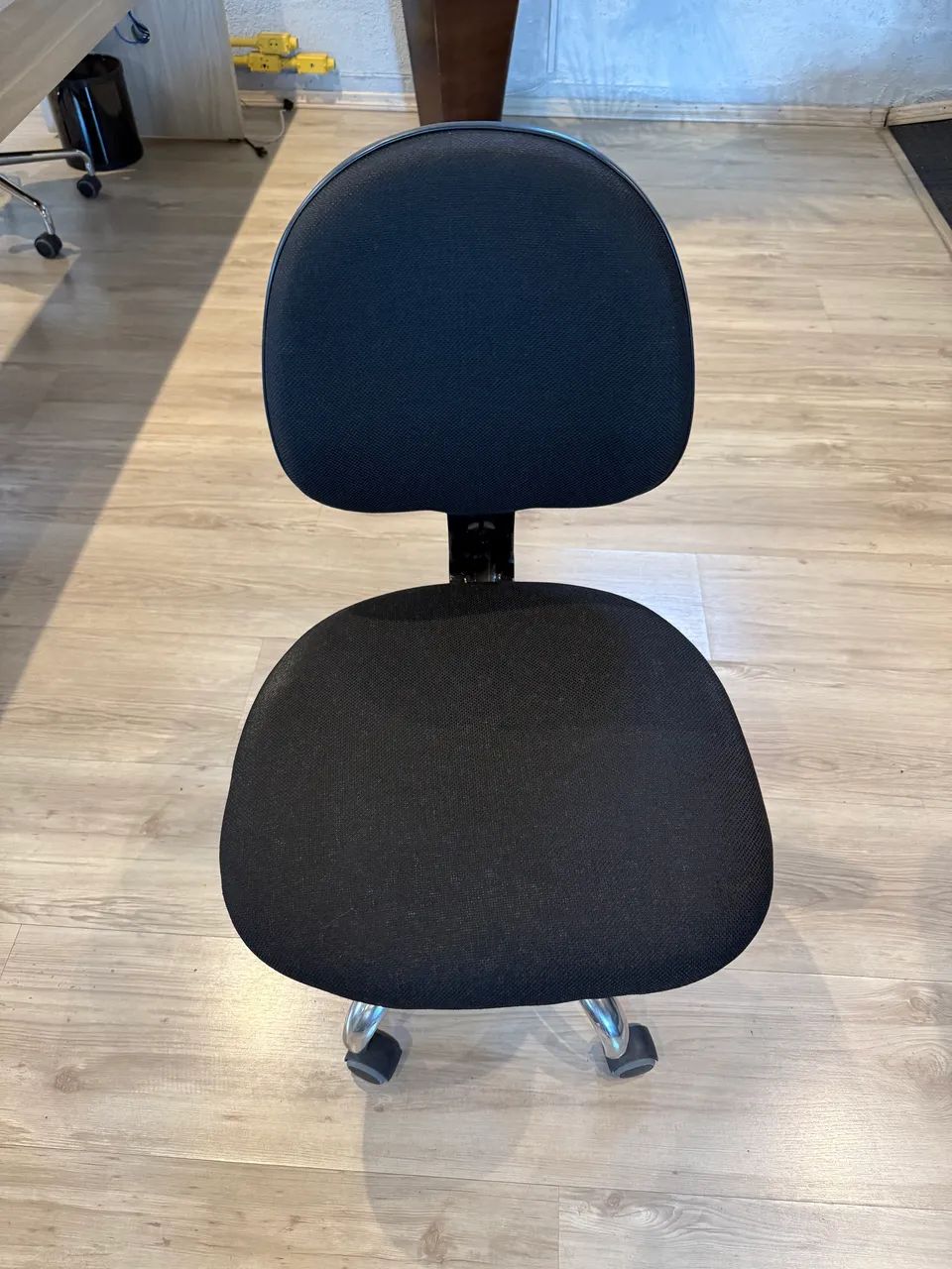 Cadeira Escritório / Home Office com rodas - Foto 2