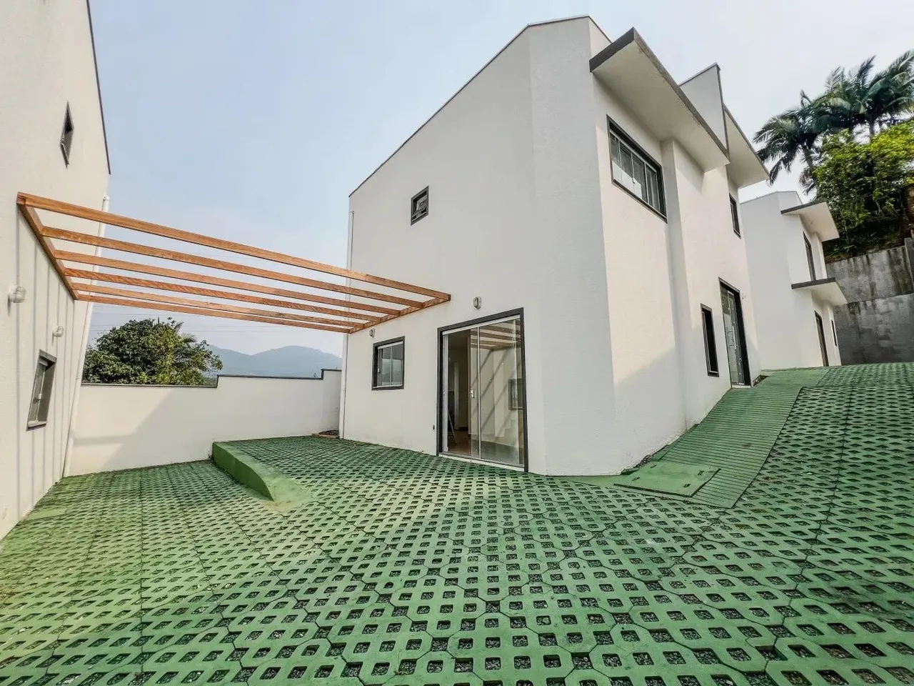 Sobrado para venda possui 88 metros quadrados com 2 quartos em Itoupava Central - Blumenau