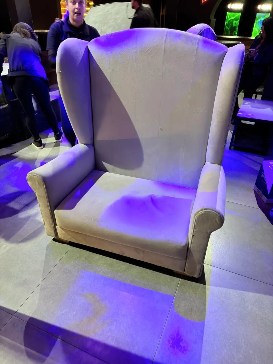 Selling sofas468251199522754560