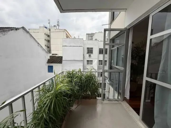 Apartamento no Leblon 2 quartos todo reformado! - Foto 2