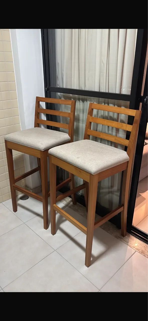 Banquetas de madeiras / cadeiras 