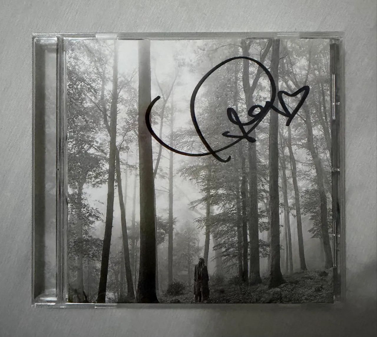 folklore Taylor Swift autografado com coração