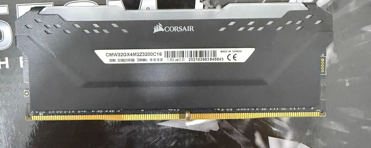 Memória DDR4 32gb(2X16) 3200MHZ Kingston Fury RGB- Loja física