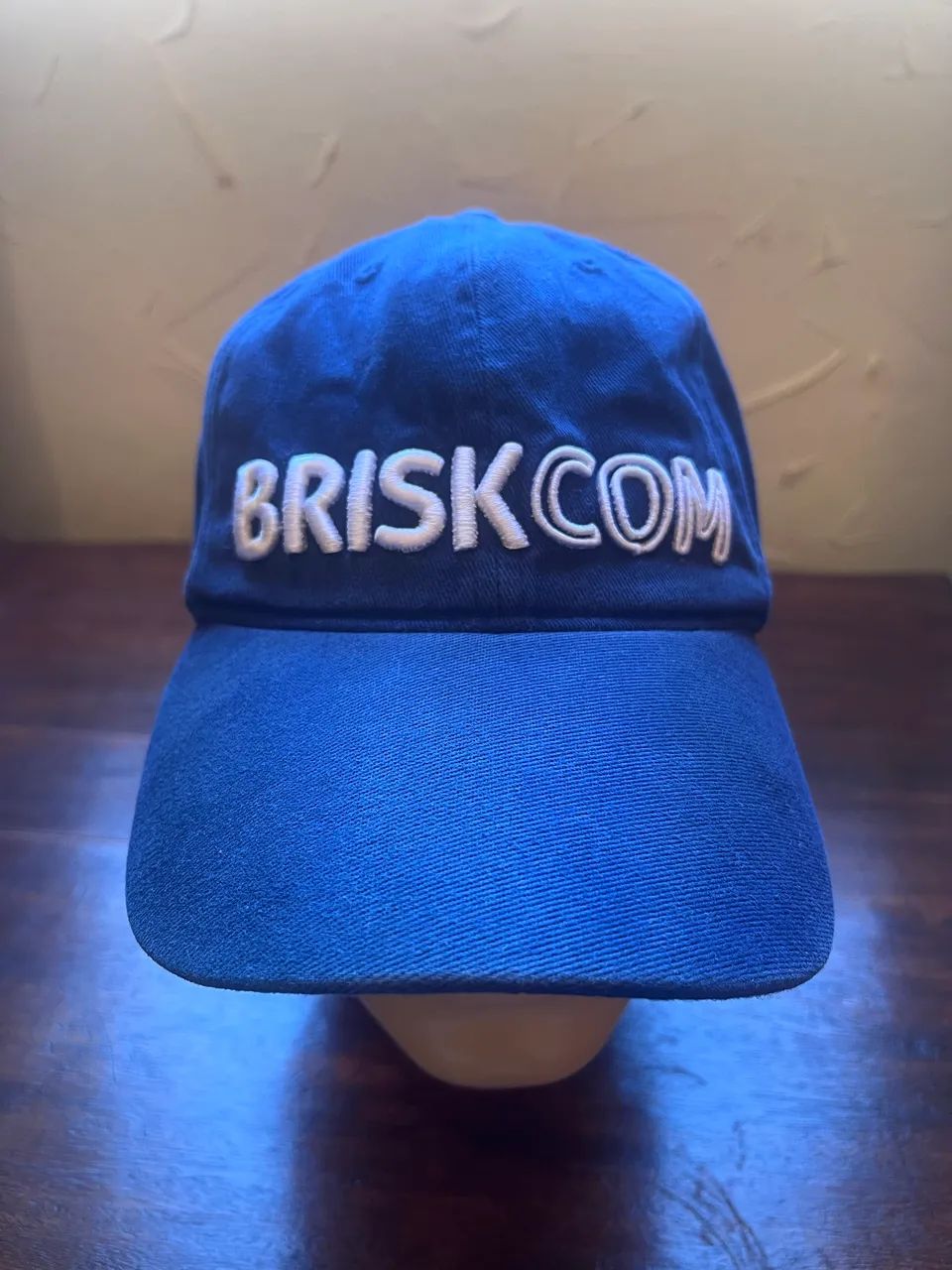 Boné brisk com azul com lâmpada 