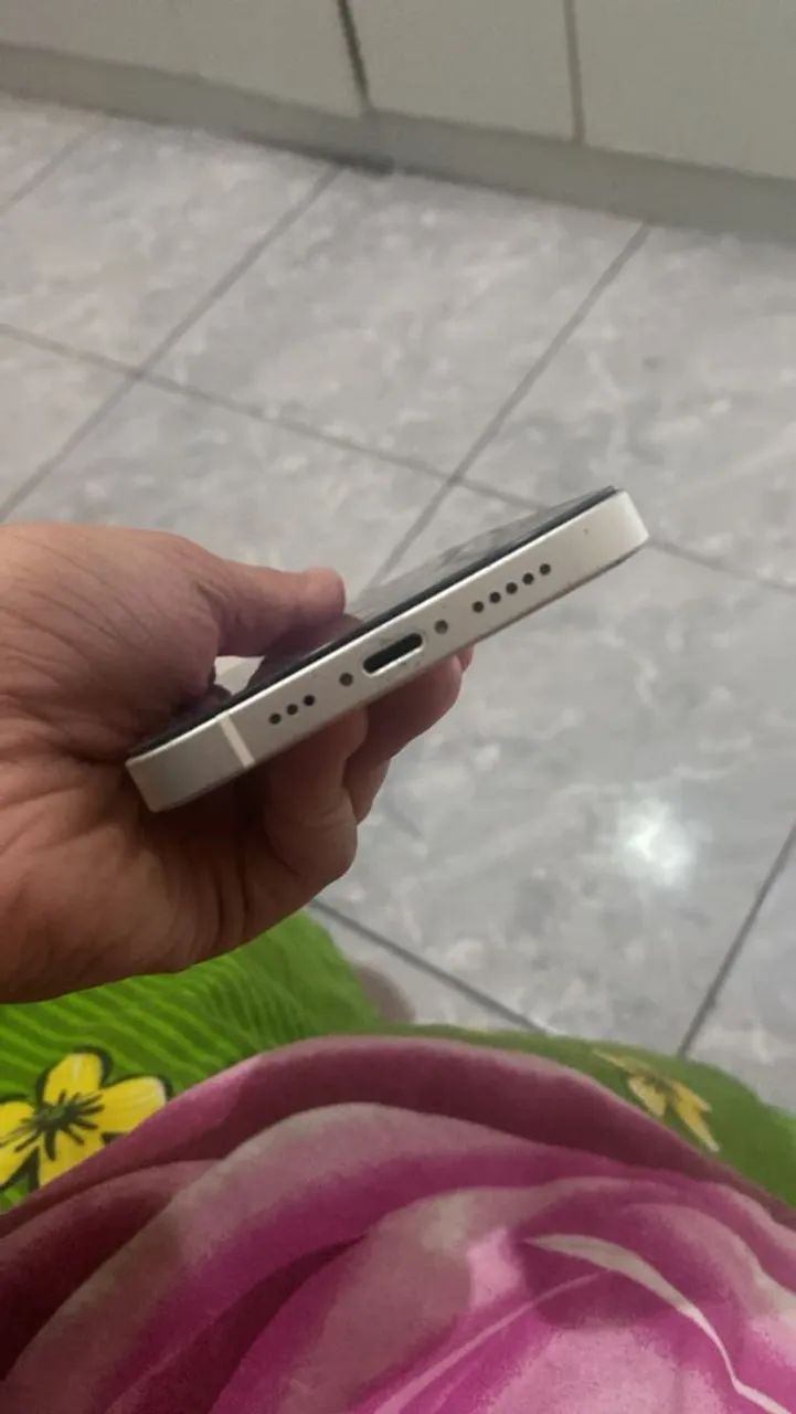 IPhone 12 ótimo estado trincado na tela mas n empata nd todo original de fabrica  - Foto 6