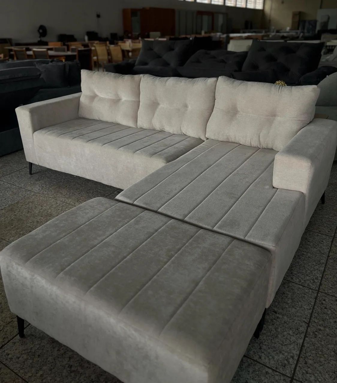 Sofá Luxo Em Linho 2.50 Mts Qualidade e Conforto  - Foto 3