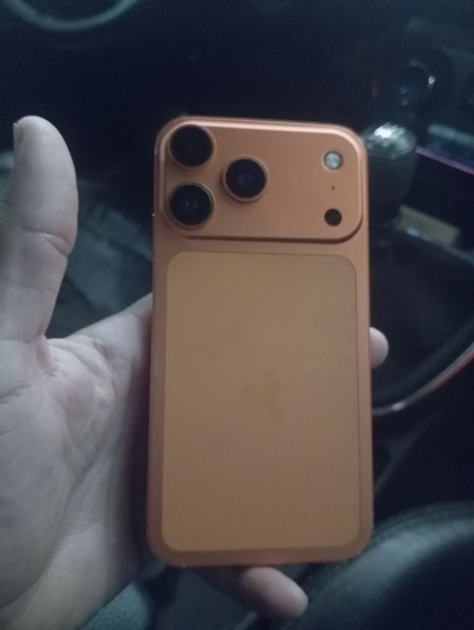 iPhone 11 pro na carcaça do iPhone 17 