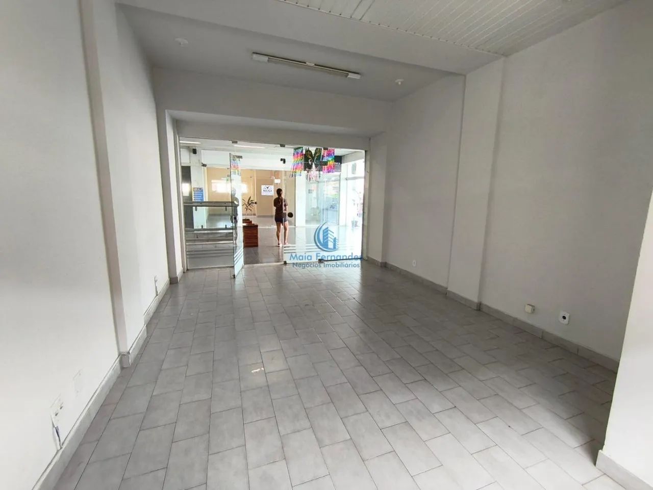 Loja para Venda e Aluguel no Centro de São Lourenço REF: LA038 - Foto 4