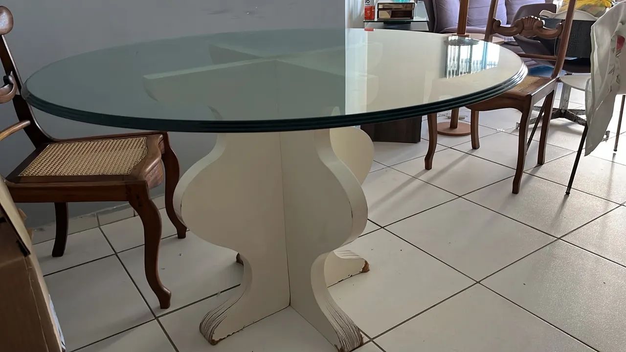 Mesa de jantar redonda com tampo de vidro grosso - Foto 2