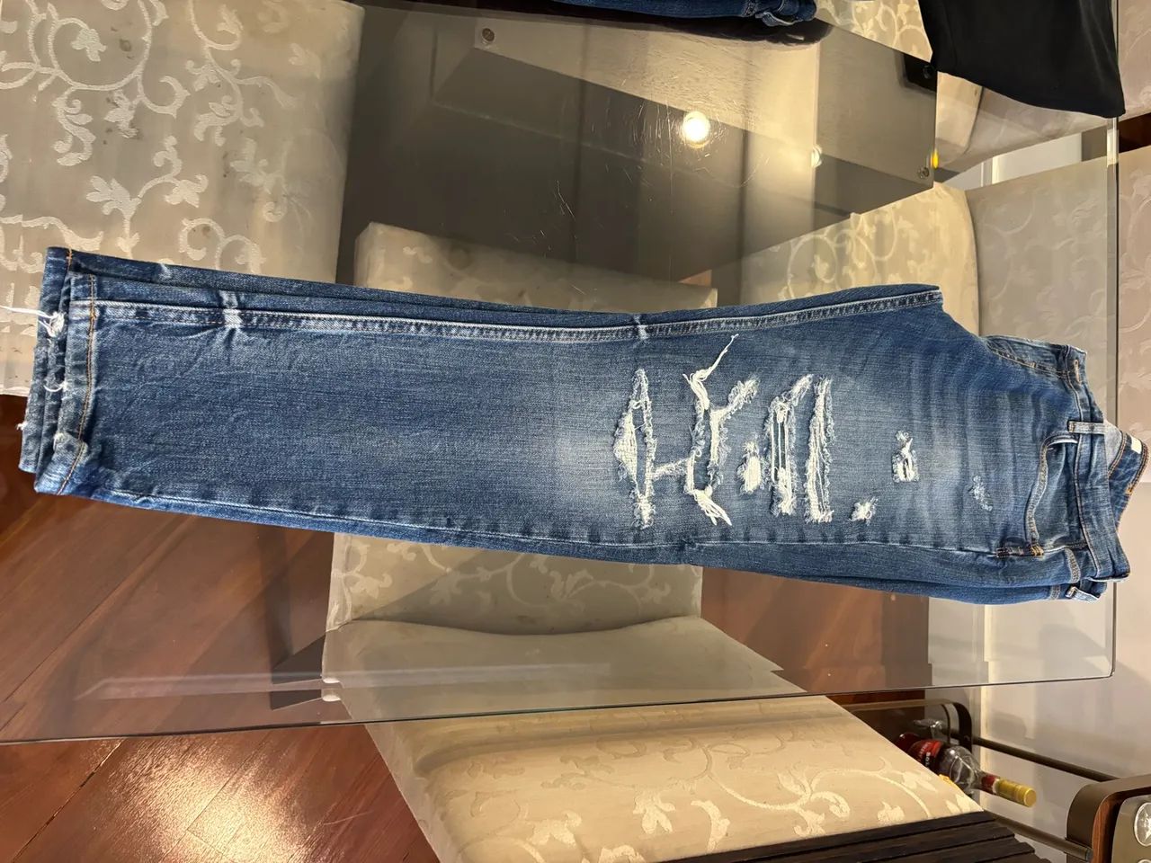 Calça jeans estilo rasgada Zara