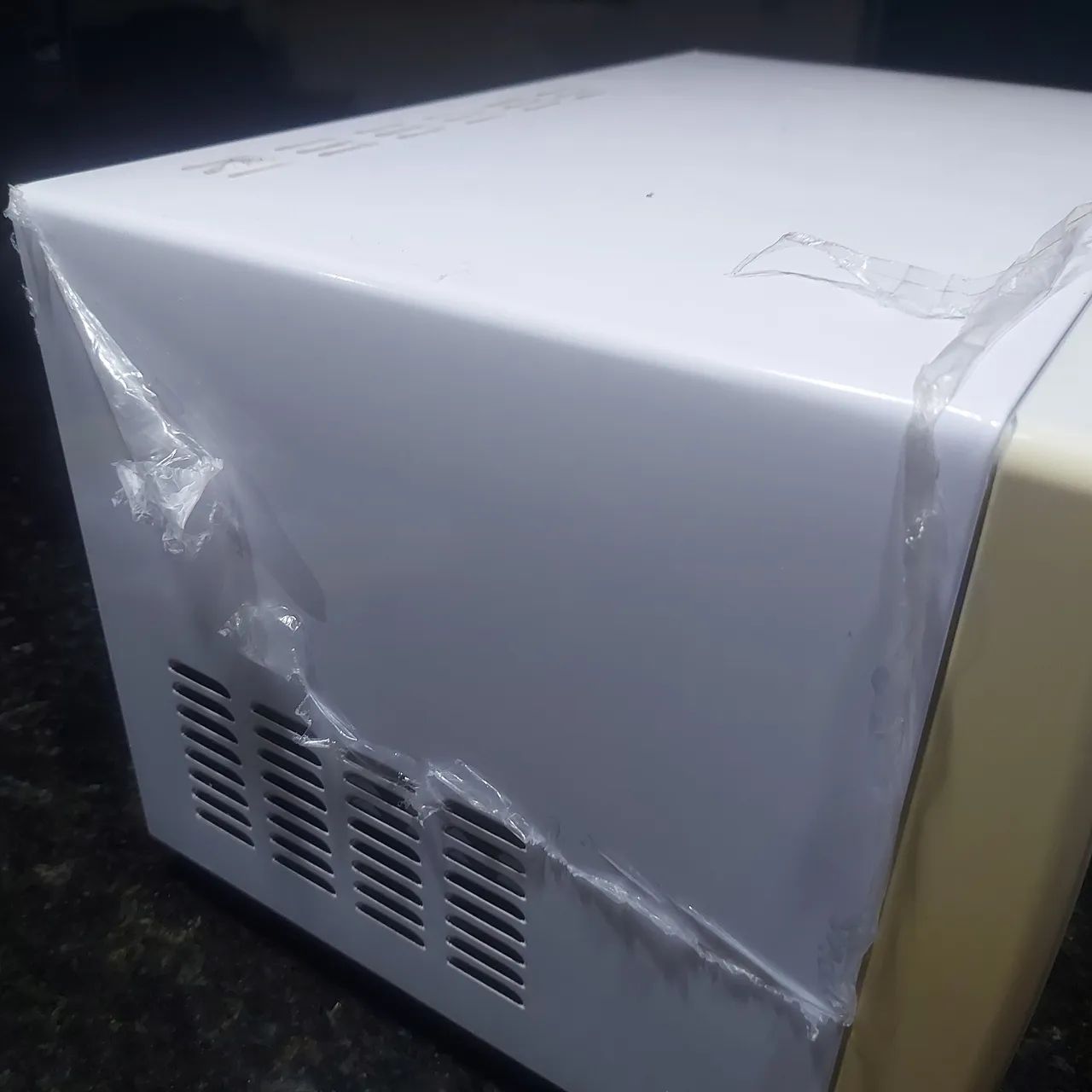 Microondas Eletrolux no plástico 220v impecável  - Foto 2