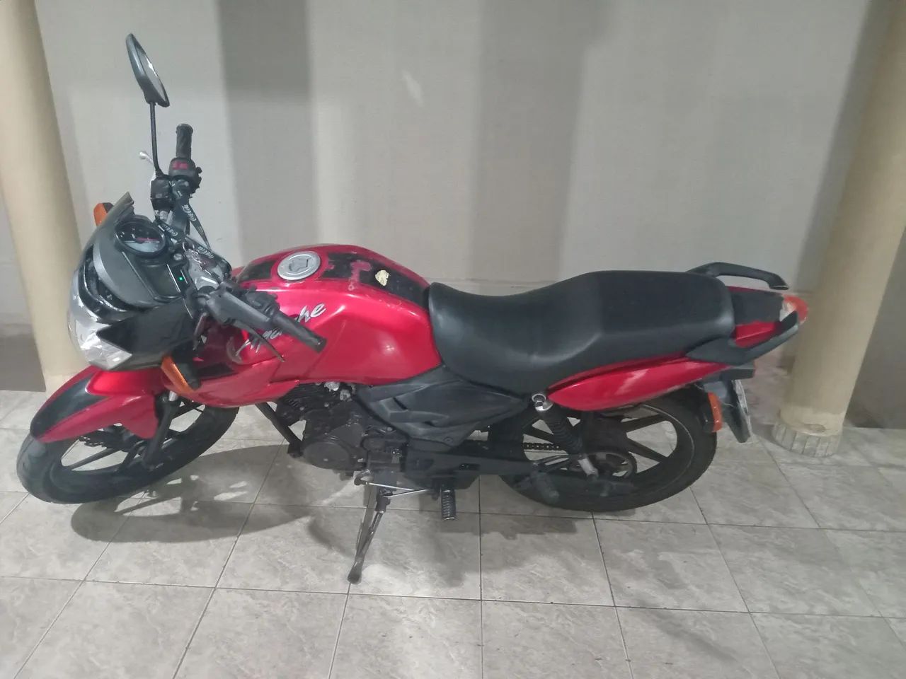 Vendo uma Apache 150. 
