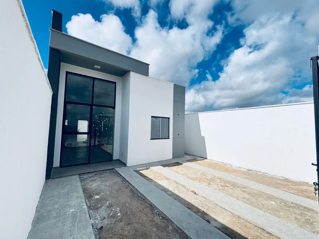 Vendo ou troca casa , 2/4 com suíte e possibilidade para 3 quartos.  - Foto 2
