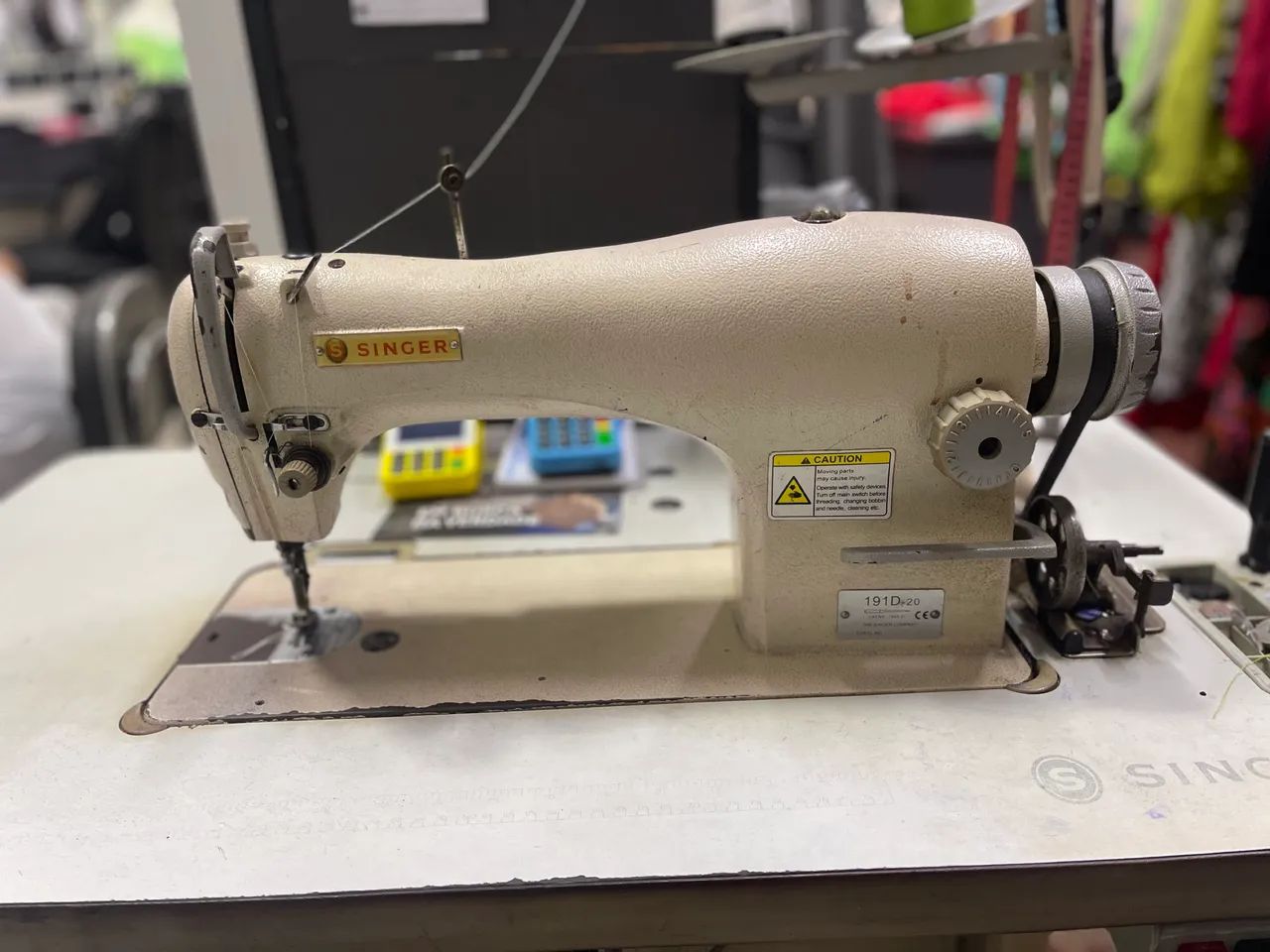 Vendo máquina industrial Singer - Foto 3