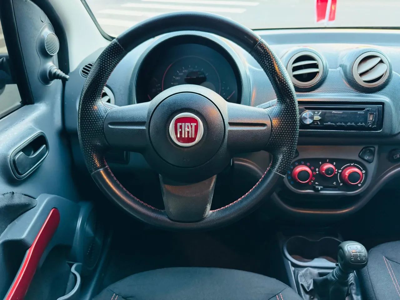 Fiat Uno Sporting 1.4 EVO Fire Flex 8V 4P 2012 - Foto 5