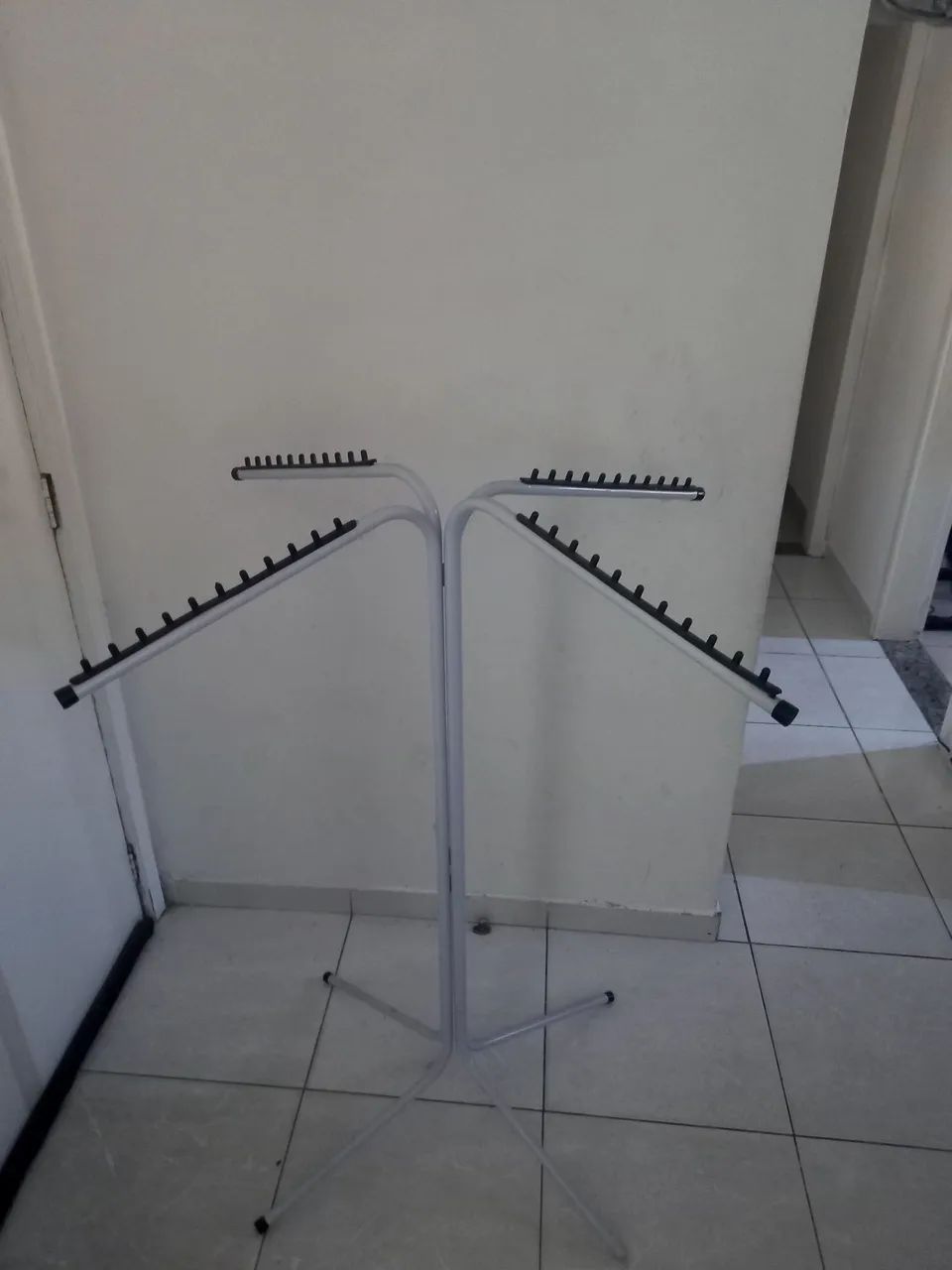 Arara tipo árvore (expositor de roupas)