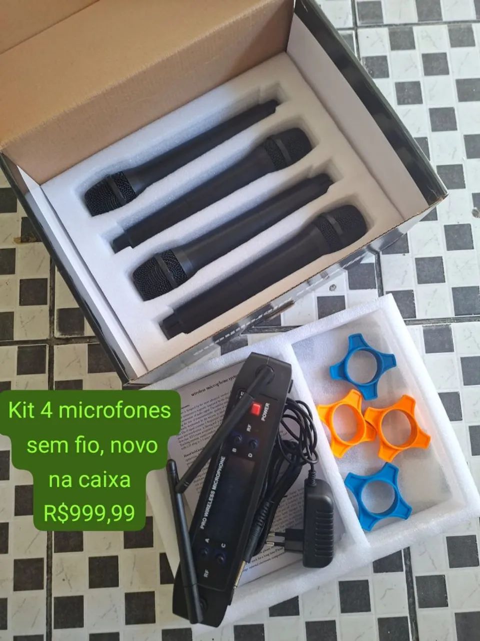 Kit com 4 microfones sem fio novo na caixa (microfone sem fio)
