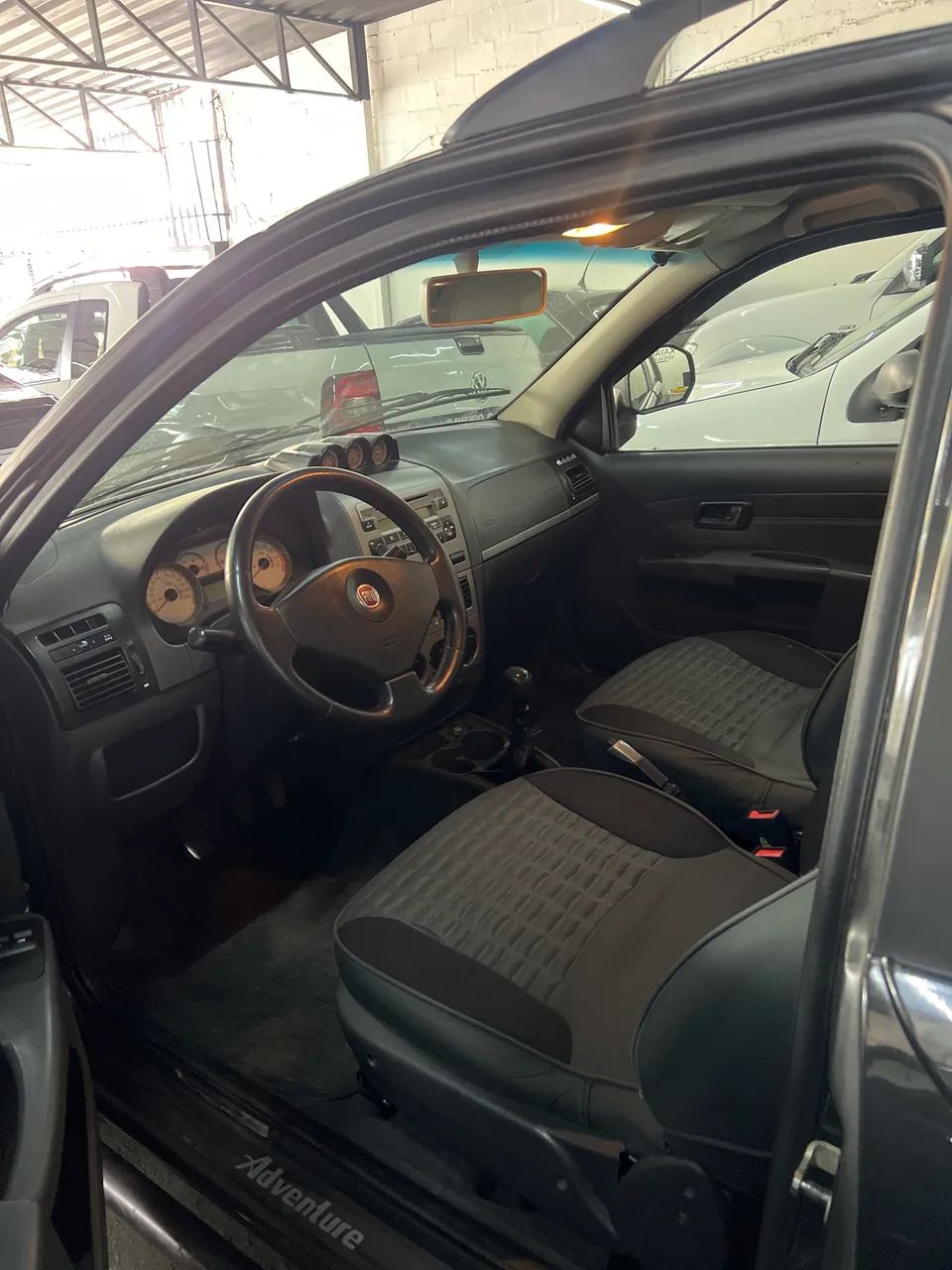 Fiat Strada Adventure1.8/ 1.8 Locker Flex CD 2012 - Foto 5