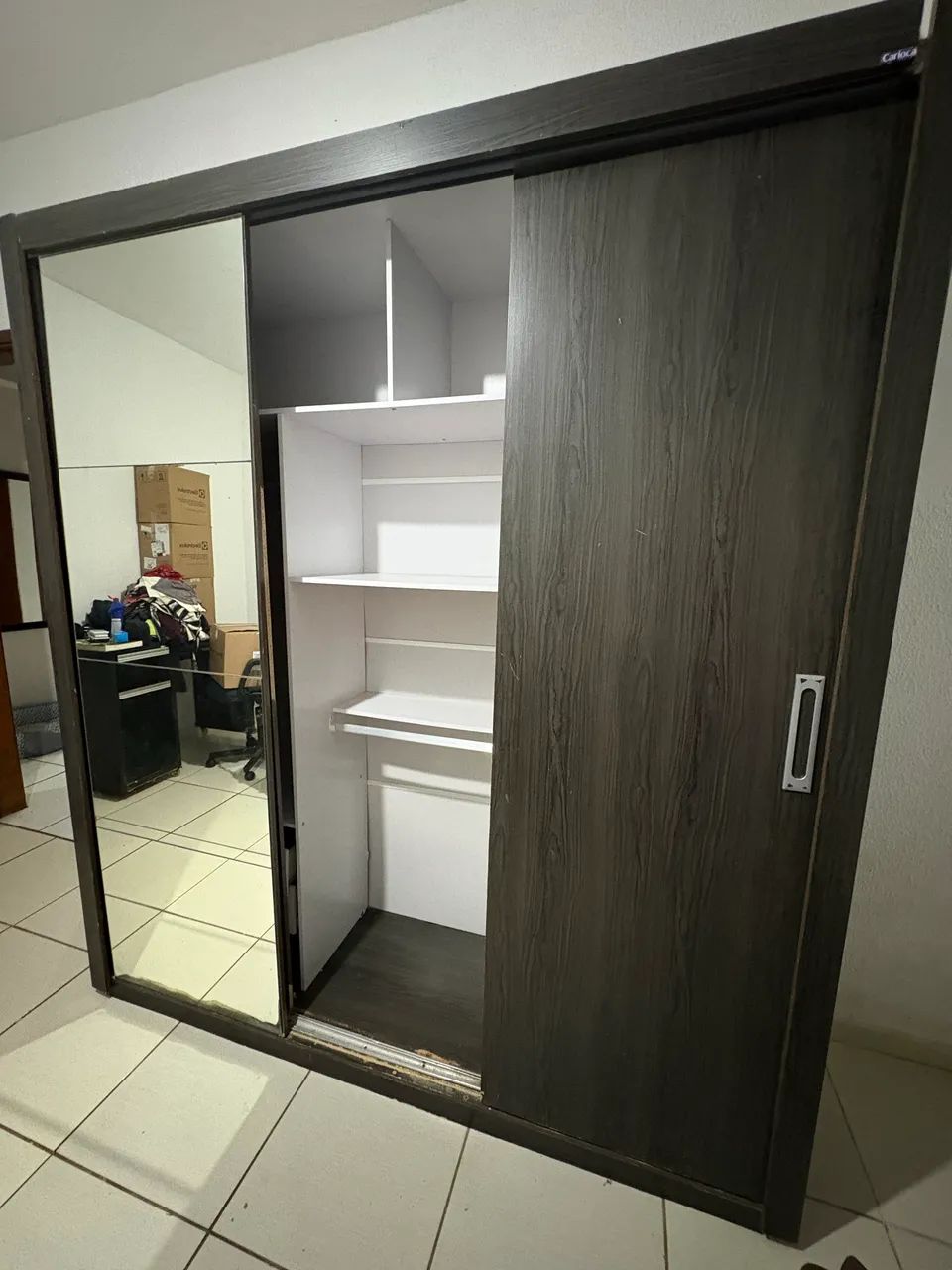 Guarda roupa 3 portas com espelho - Foto 2
